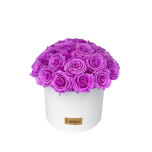 19 lillat roosi valges keraamilises vaasis metallist logoga